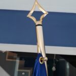 pied drapeau en inox brossé robuste