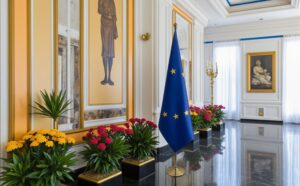 Drapeau UE sur socle en inox robuste