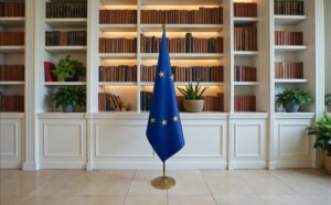 drapeau UE sur hampe