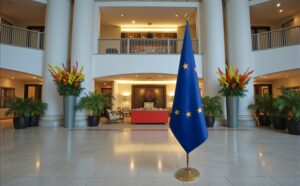 drapeau UE sur hampe