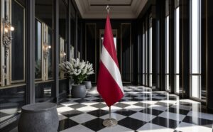 Drapeau Lettonie avec socle en marbre élégant