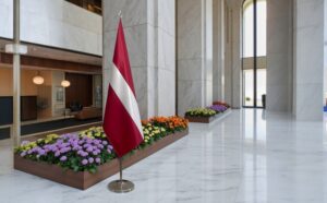 drapeau Lettonie sur hampe