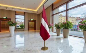 drapeau Lettonie avec socle