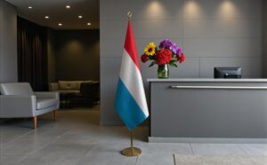 drapeau Luxembourg avec mat