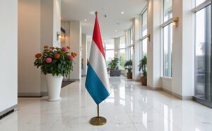 drapeau Luxembourg avec mat