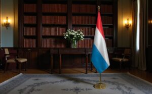 drapeau Luxembourg avec pied