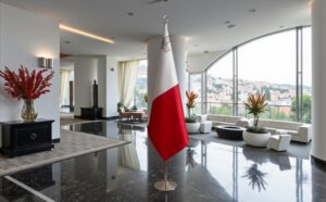 drapeau Malte sur socle