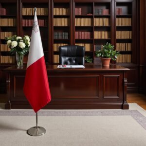drapeau Malte sur socle