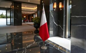 drapeau Malte sur socle