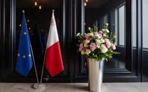 drapeau Malte avec socle