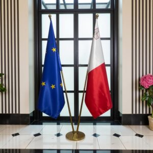 drapeau Malte avec pied