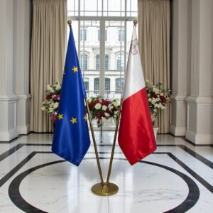 drapeau Malte avec pied