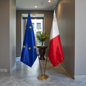 drapeau Malte avec pied