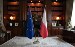 Bannière Pologne et socle en marbre de qualité