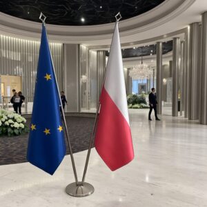 Bannière Pologne et socle en marbre antidérapant