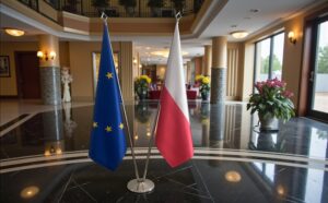 Pavillon Pologne et socle en marbre représentatif