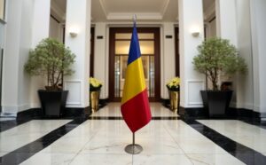 drapeau Roumanie avec pied