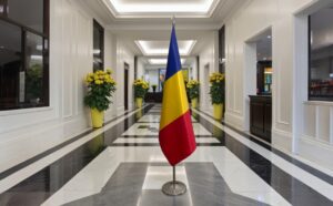 Pavillon Roumanie pour socle en inox de bureau