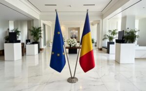 Bannière Roumanie pour socle en inox raffiné