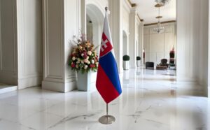 drapeau Slovaquie avec pied