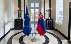 base porte-drapeau en marbre antidérapant