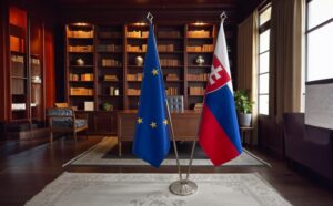 Drapeau Slovaquie sur socle en marbre professionnel