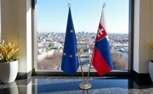 Drapeau Slovaquie sur socle en marbre robuste