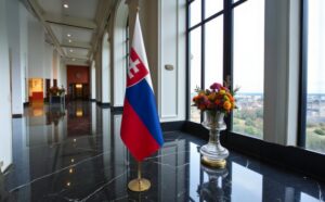 base porte-drapeau en marbre institutionnel