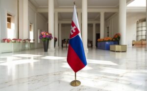 base drapeau Slovaquie avec socle en bois laqué diplomatique