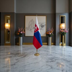 base drapeau Slovaquie avec socle en bois laqué classique