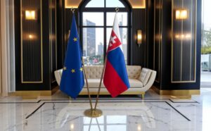Bannière Slovaquie et socle en marbre antidérapant