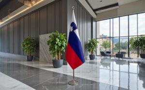 base drapeau Slovenie avec socle en acier brossé de qualité