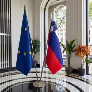 Pavillon Slovenie et socle en bois antidérapant