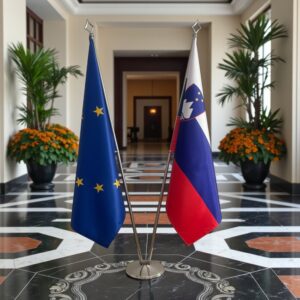 Drapeau Slovenie et socle en marbre robuste