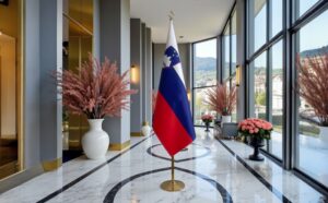 Drapeau Slovenie avec socle en granit de bureau