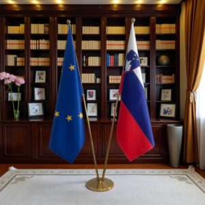 Drapeau Slovenie avec socle en bois design