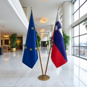 Bannière Slovenie avec socle en marbre classique