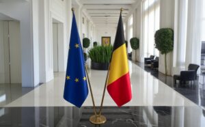 drapeau belge avec mat