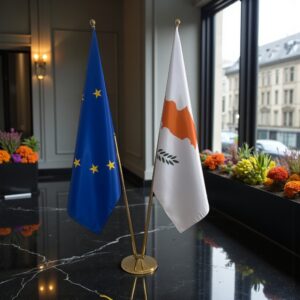 Drapeau Chypre et socle en marbre moderne