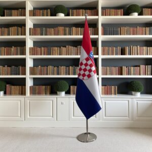 pied socle drapeau Croatie sur Croatie sur socle en granit représentatif