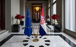 Bannière Croatie pour socle en bois stable