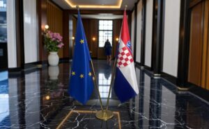 Pavillon Croatie pour socle en marbre raffiné