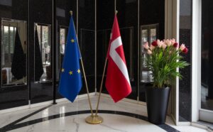 Pavillon Danemark et socle en bois de cérémonie