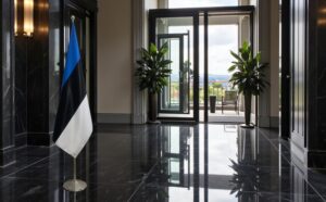 Pavillon estonie sur socle en inox design