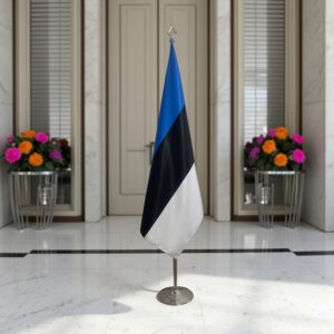 Drapeau estonie avec socle en bois raffiné