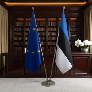 pied socle drapeau estonie sur estonie sur argenté de prestige