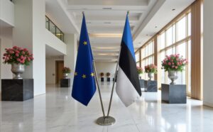 pied socle drapeau estonie sur estonie sur argenté de protocole