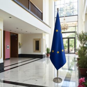 drapeau UE sur pied