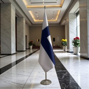 Drapeau Finlande sur socle en bois de prestige