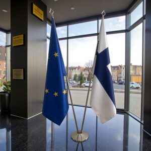 Bannière Finlande et socle en marbre de cérémonie